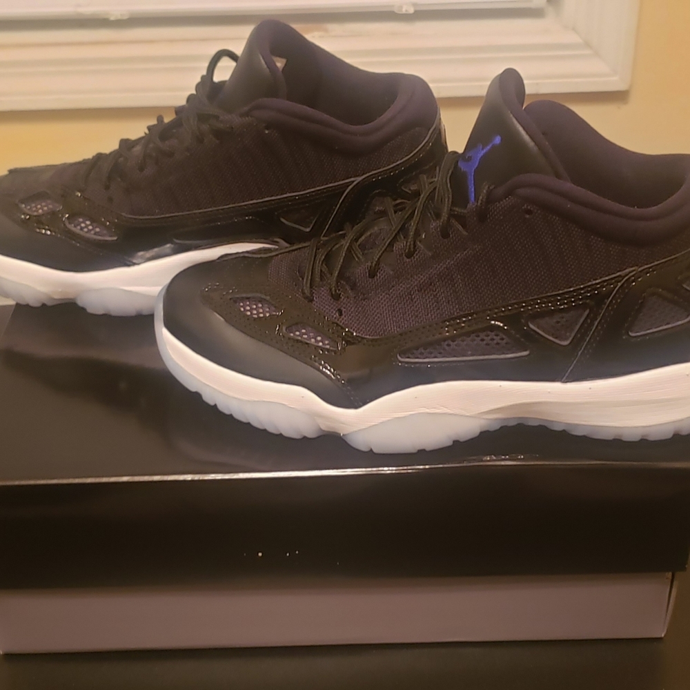New Jordan retro 11s